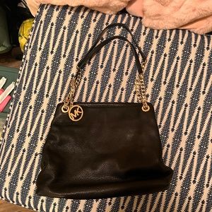 Black Micheal Kors Sholder Bag